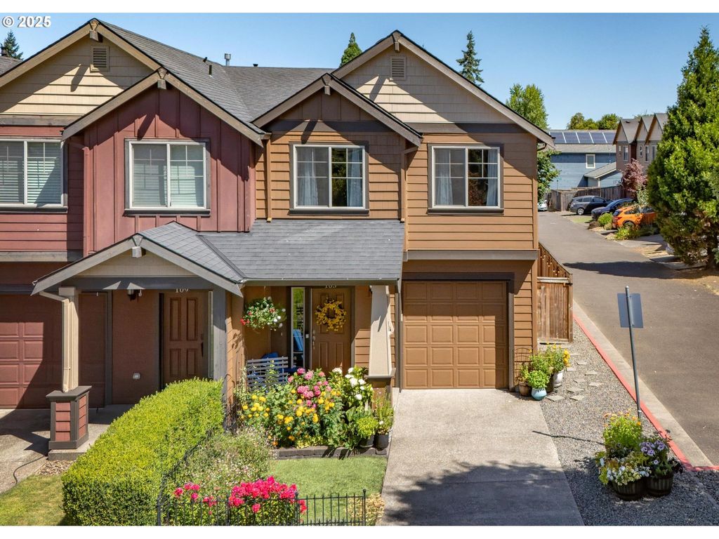105 LAWTON Rd, Oregon City, OR 97045