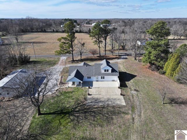 1017 Holland Rd, Benton, KY 42025