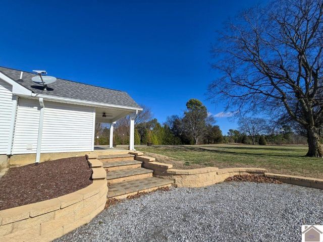 1017 Holland Rd, Benton, KY 42025