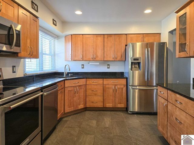 1017 Holland Rd, Benton, KY 42025