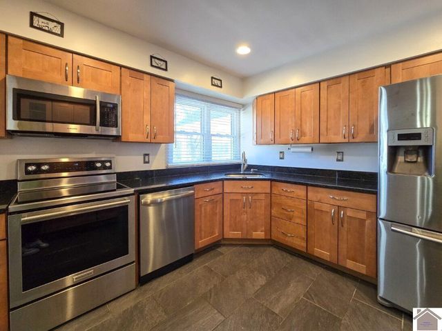 1017 Holland Rd, Benton, KY 42025