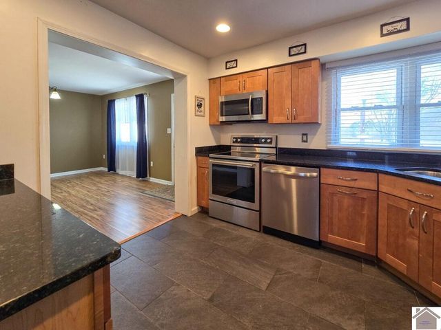 1017 Holland Rd, Benton, KY 42025