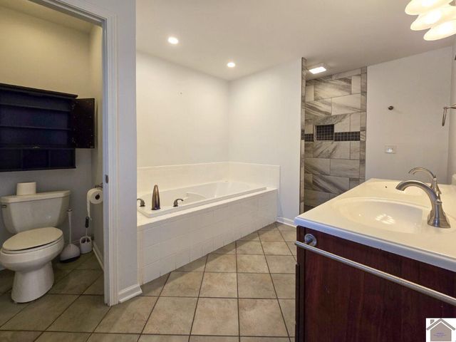 1017 Holland Rd, Benton, KY 42025