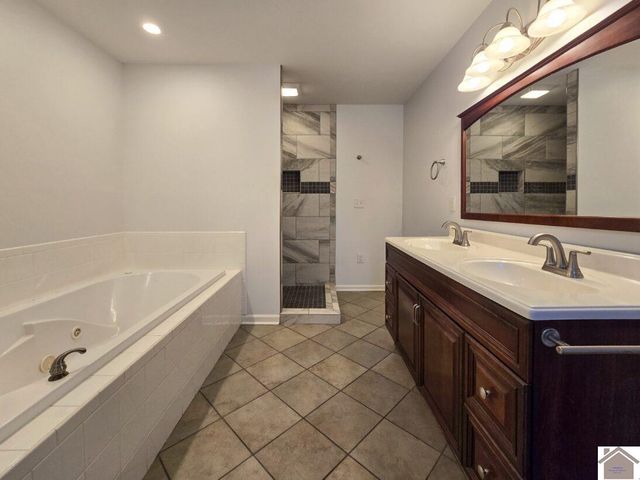 1017 Holland Rd, Benton, KY 42025