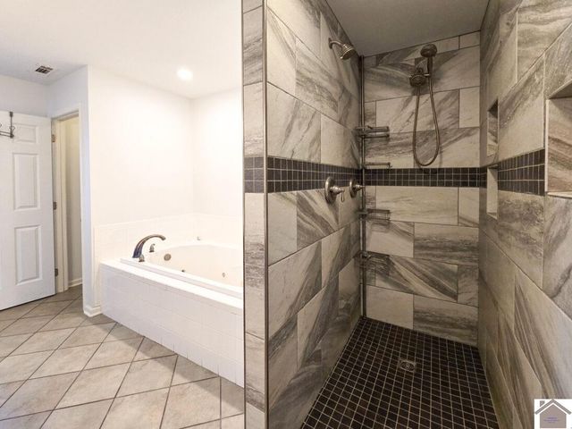 1017 Holland Rd, Benton, KY 42025