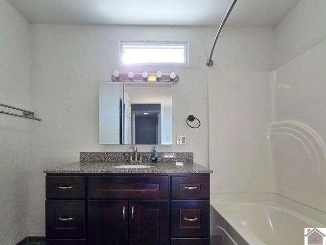 1017 Holland Rd, Benton, KY 42025