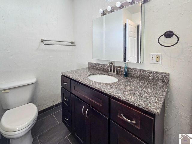 1017 Holland Rd, Benton, KY 42025