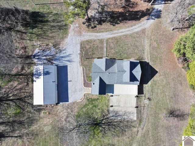 1017 Holland Rd, Benton, KY 42025