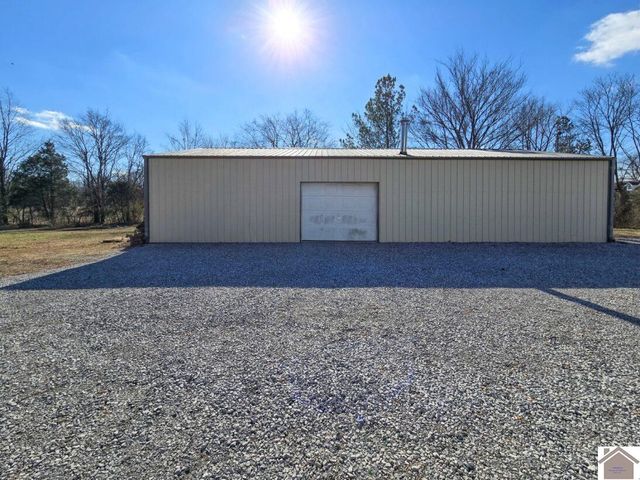 1017 Holland Rd, Benton, KY 42025