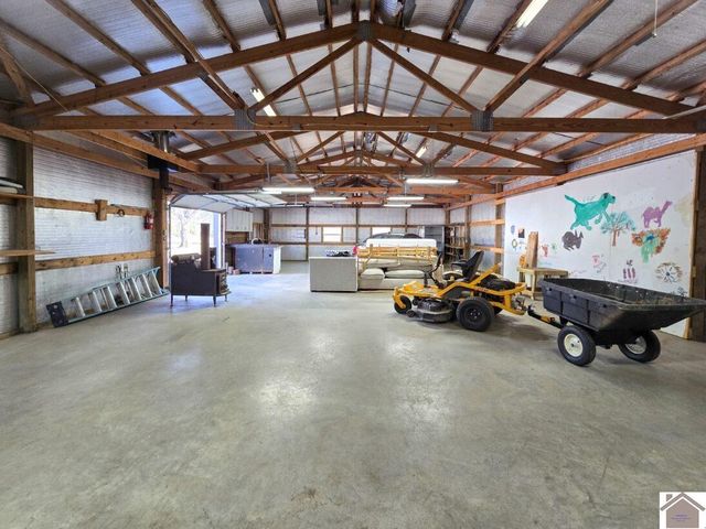 1017 Holland Rd, Benton, KY 42025