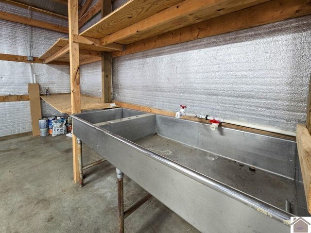 1017 Holland Rd, Benton, KY 42025