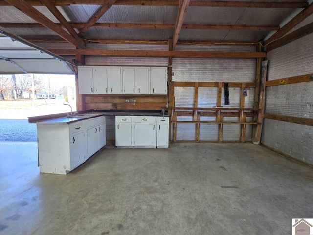 1017 Holland Rd, Benton, KY 42025