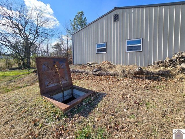 1017 Holland Rd, Benton, KY 42025