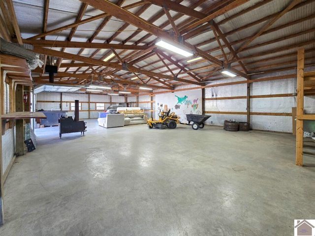 1017 Holland Rd, Benton, KY 42025