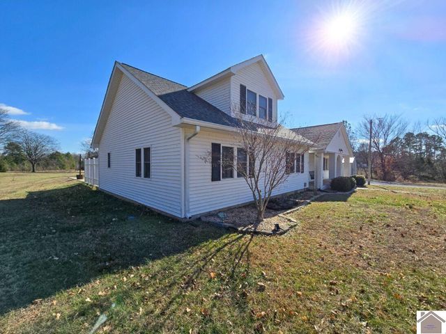 1017 Holland Rd, Benton, KY 42025