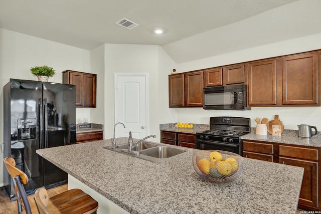 113 MOONRISE DR, San Marcos, TX 78666