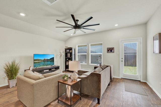 113 MOONRISE DR, San Marcos, TX 78666