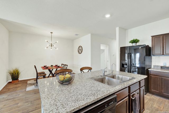 113 MOONRISE DR, San Marcos, TX 78666