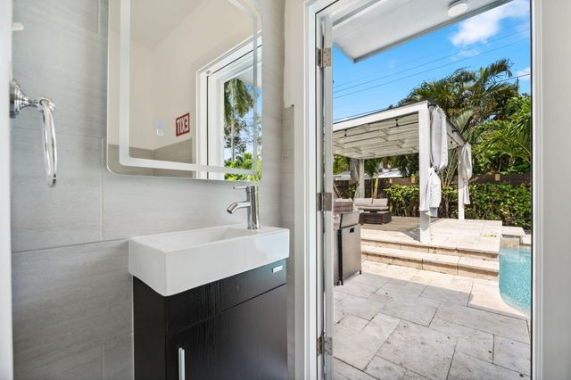 1243 GARFIELD Street, Hollywood, FL 33019