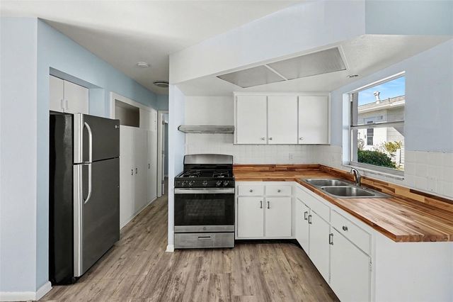 12400 PARK BOULEVARD 311, Seminole, FL 33772