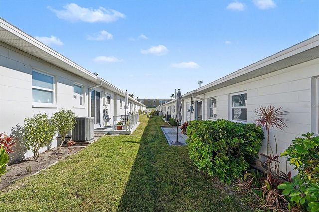 12400 PARK BOULEVARD 311, Seminole, FL 33772