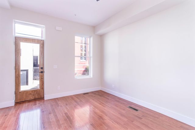 9 E 9th Street, Covington, KY 41011