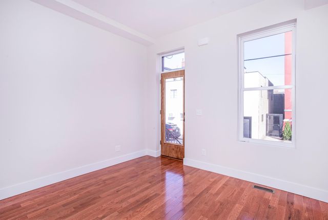 9 E 9th Street, Covington, KY 41011