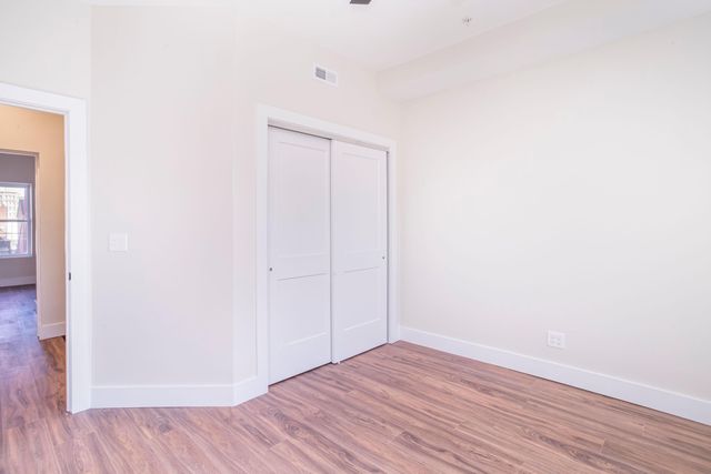 9 E 9th Street, Covington, KY 41011