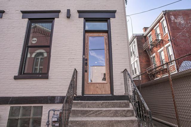 9 E 9th Street, Covington, KY 41011