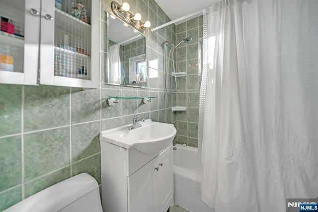 1472 W Terrace Circle 2, Teaneck, NJ 07666