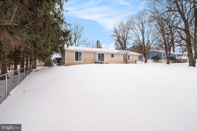 2141 CLOVERFIELD DR, Lebanon, PA 17046