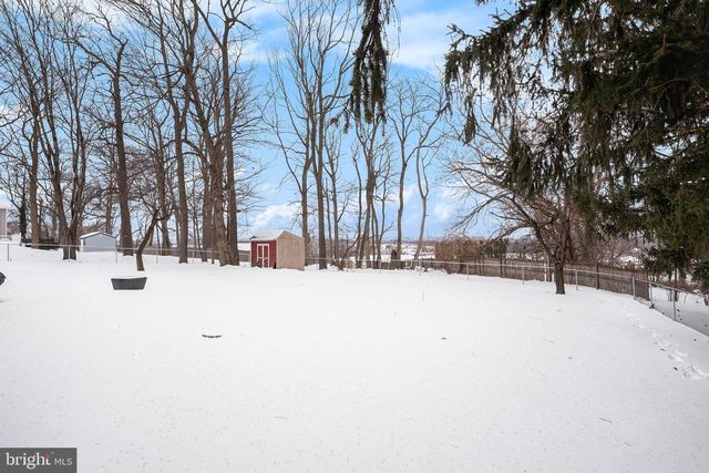 2141 CLOVERFIELD DR, Lebanon, PA 17046