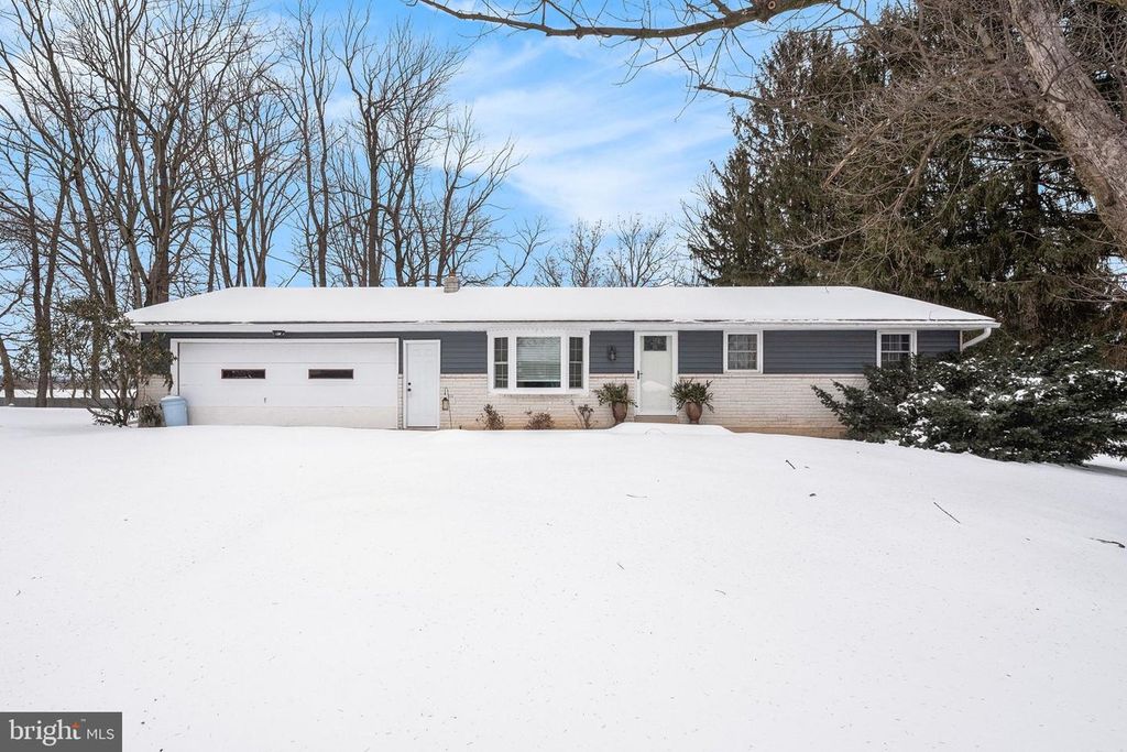 2141 CLOVERFIELD DR, Lebanon, PA 17046