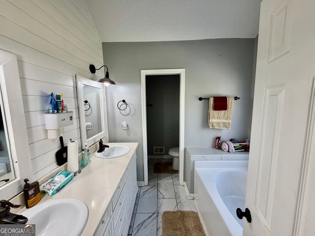 130 Lakefront Drive, Covington, GA 30016