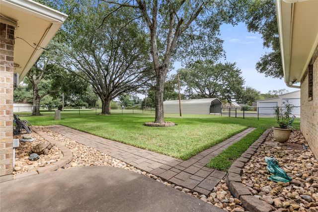 3503 Quail Circle, Sealy, TX 77474