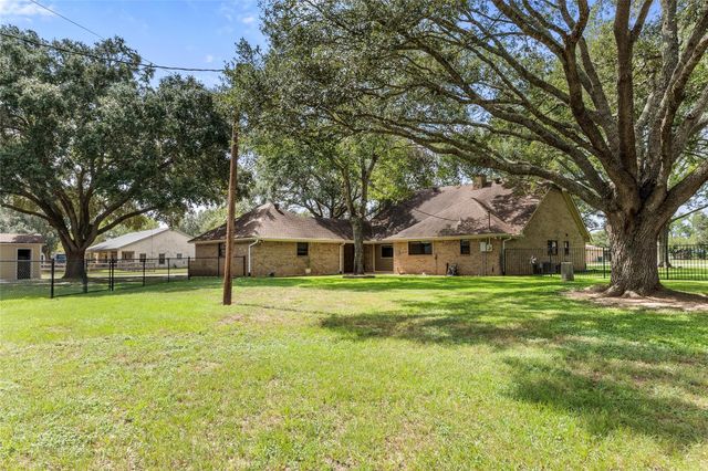 3503 Quail Circle, Sealy, TX 77474