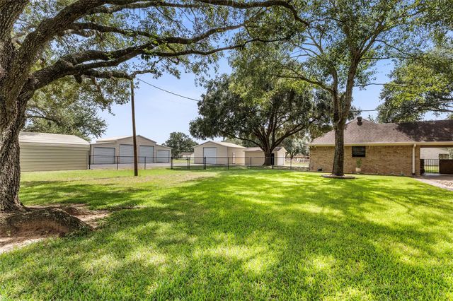 3503 Quail Circle, Sealy, TX 77474