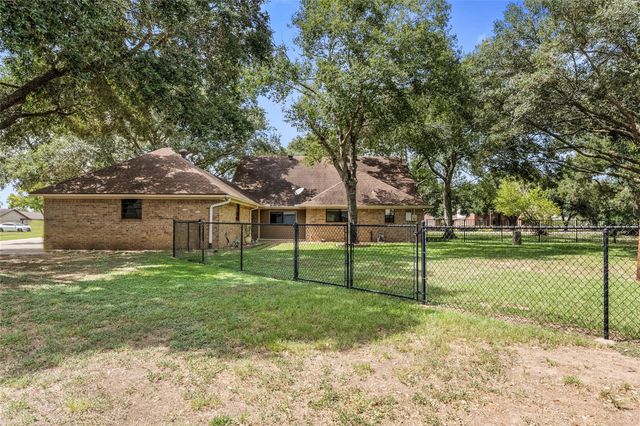 3503 Quail Circle, Sealy, TX 77474