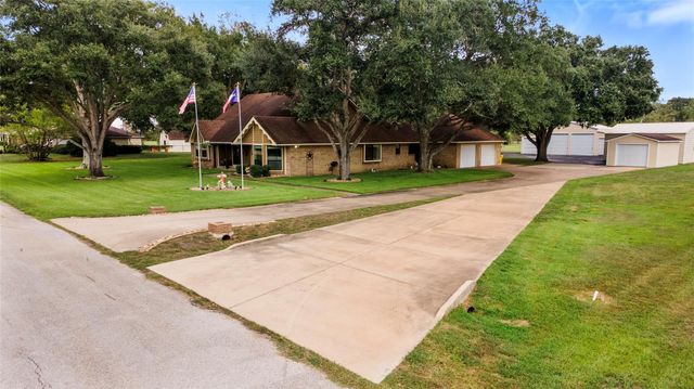 3503 Quail Circle, Sealy, TX 77474
