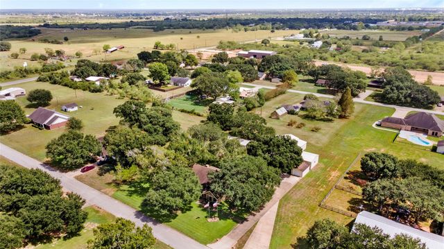 3503 Quail Circle, Sealy, TX 77474