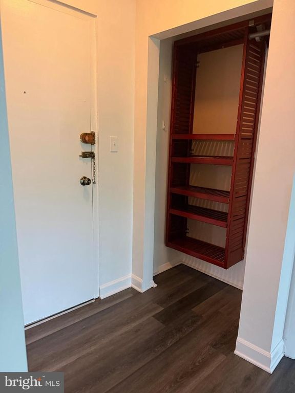 Image 9 of property listing at 11923 PARKLAWN DR #304, Rockville, MD 20852