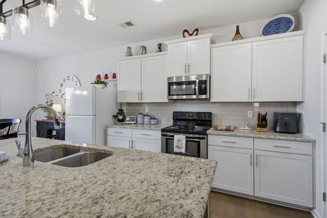 1303 Sylvan Park Dr, Spring Hill, TN 37174