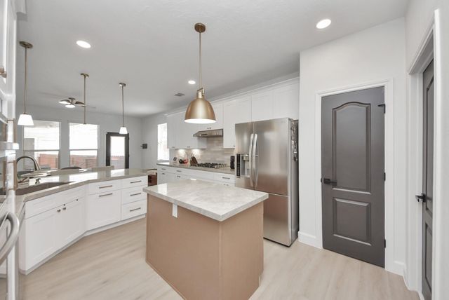 1810 Blue Water Bay Drive, Katy, TX 77494