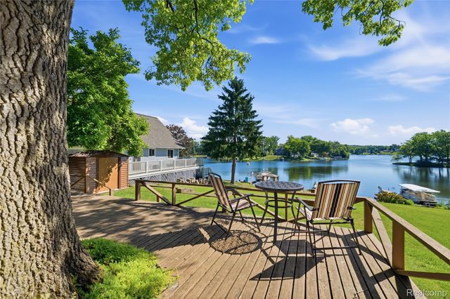 10470 King Road, Springfield Charter Township, MI 48350