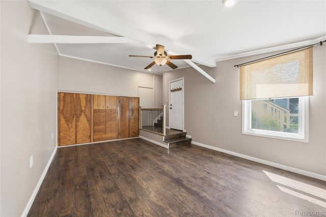 10470 King Road, Springfield Charter Township, MI 48350