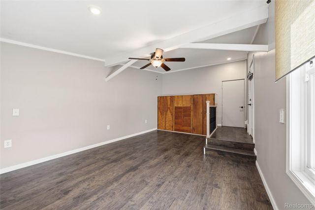 10470 King Road, Springfield Charter Township, MI 48350