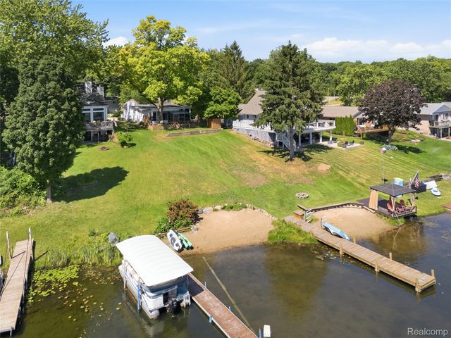 10470 King Road, Springfield Charter Township, MI 48350