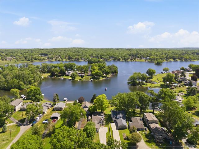 10470 King Road, Springfield Charter Township, MI 48350