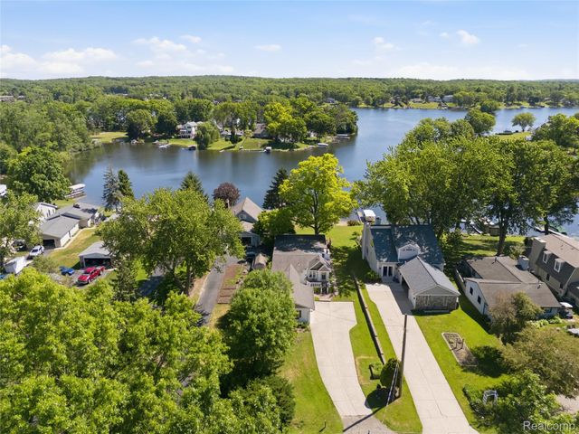 10470 King Road, Springfield Charter Township, MI 48350