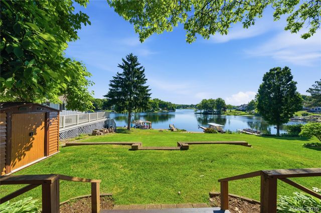 10470 King Road, Springfield Charter Township, MI 48350